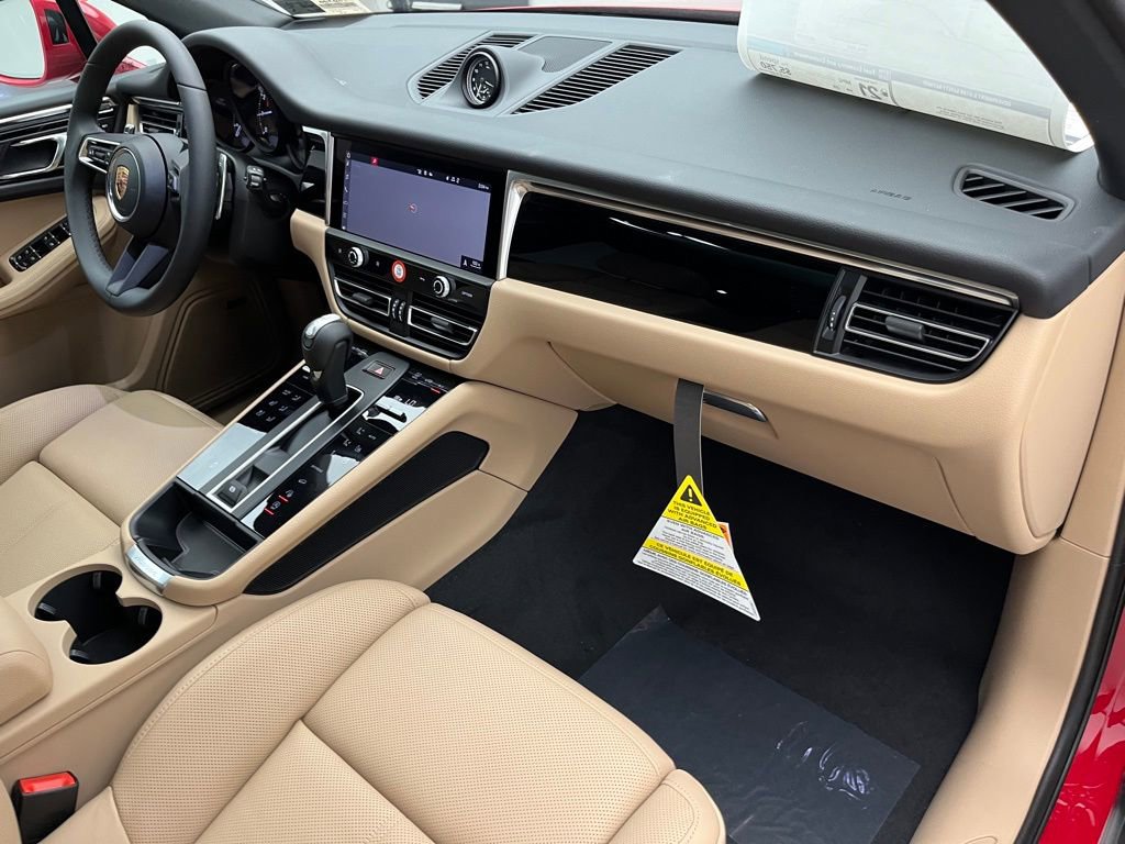 Certified 2025 Porsche Macan image 27