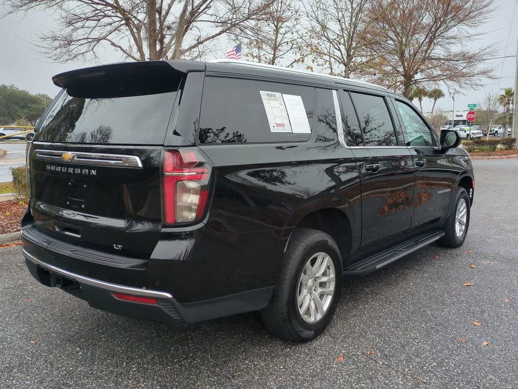 Used 2024 Chevrolet Suburban LT image 5
