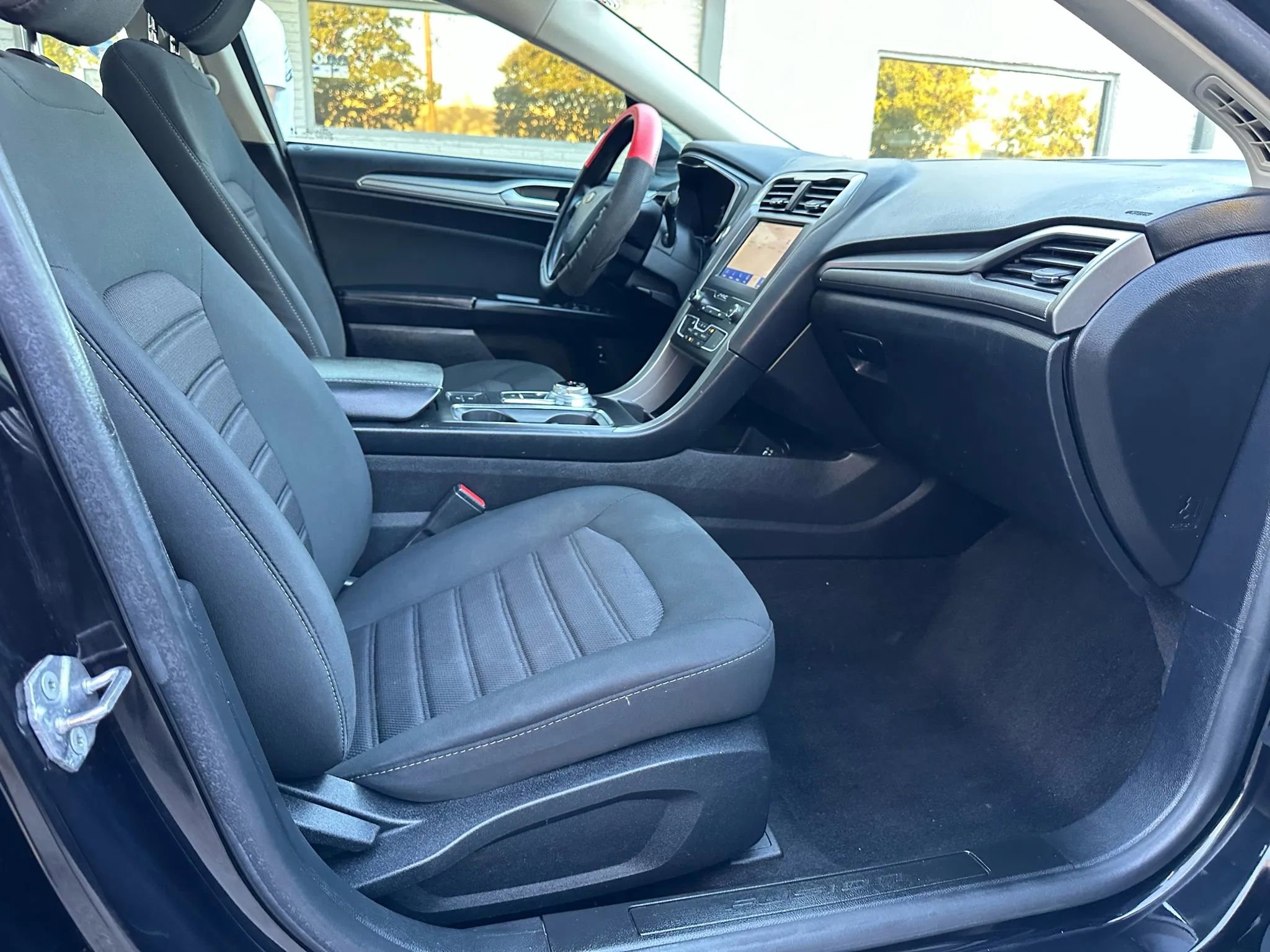 Used 2020 Ford Fusion SE image 21