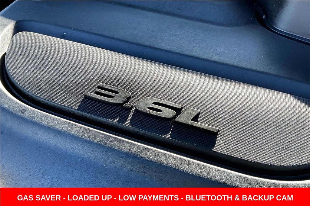 Used 2022 Chrysler Voyager LX image 29