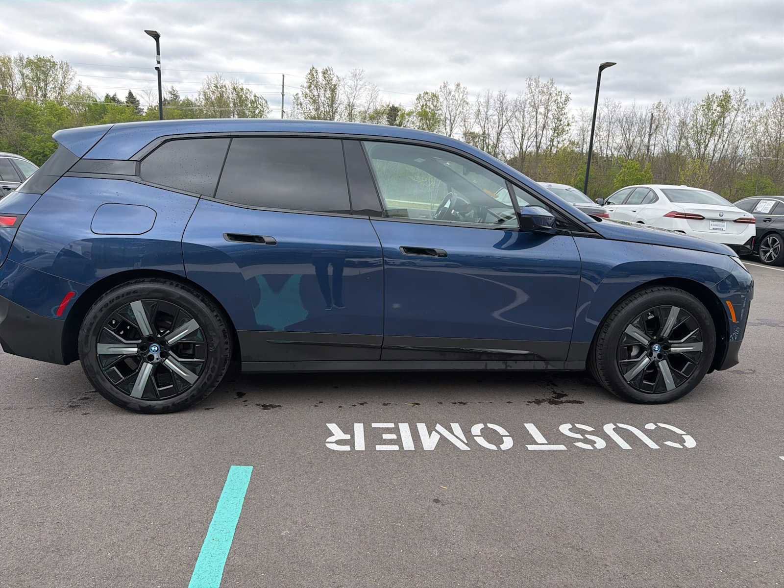 Certified 2023 BMW iX xDrive50 w/ Premium Package AWD/4WD image 9