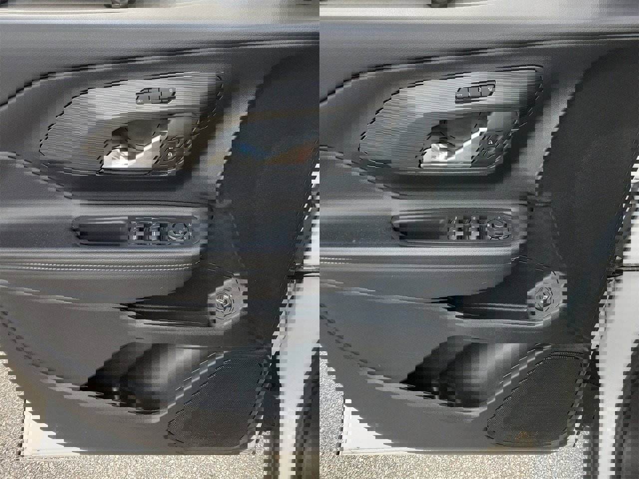 Used 2023 GMC Terrain SLT image 13