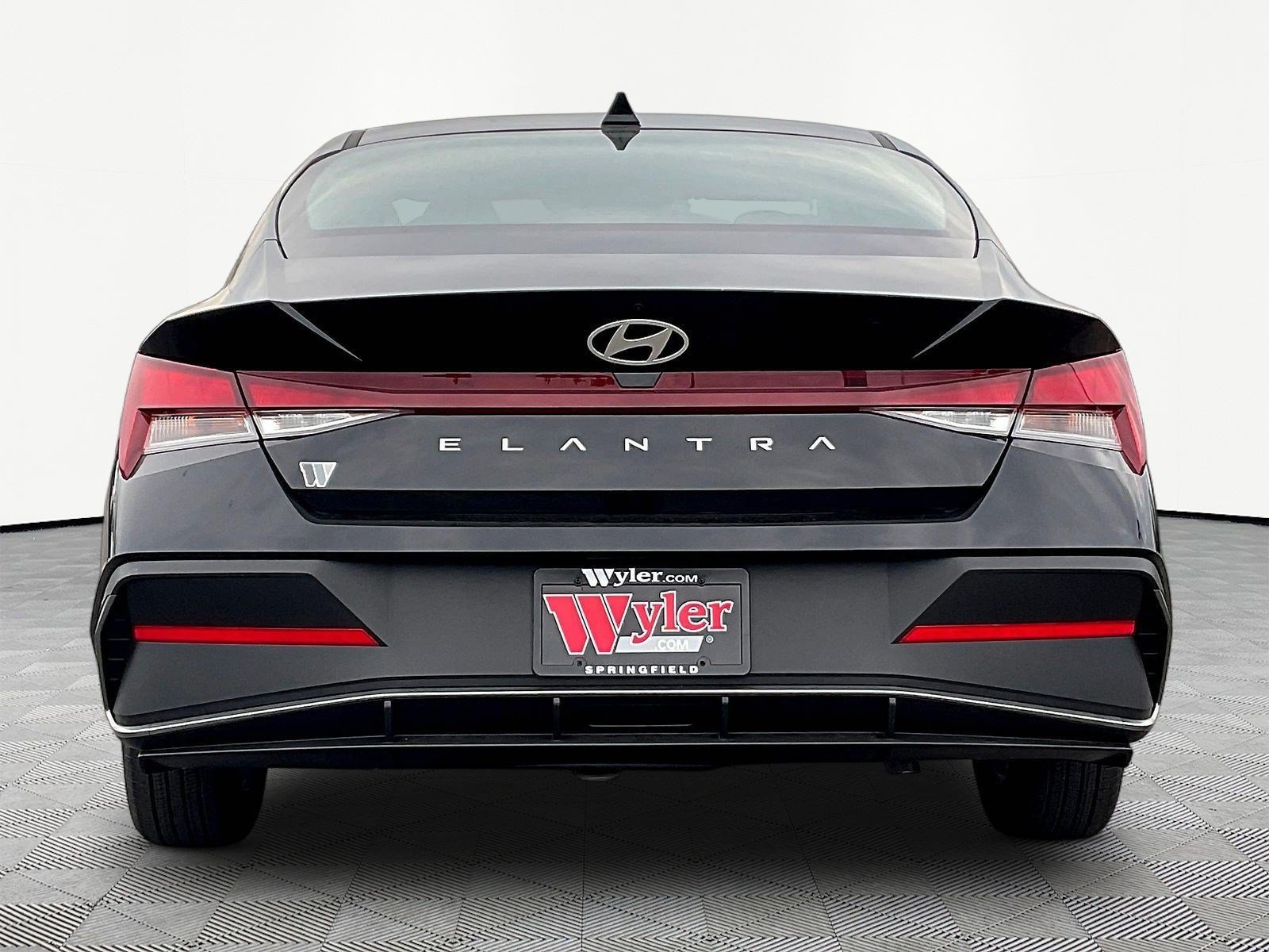 New 2026 Hyundai Elantra SE FWD image 5