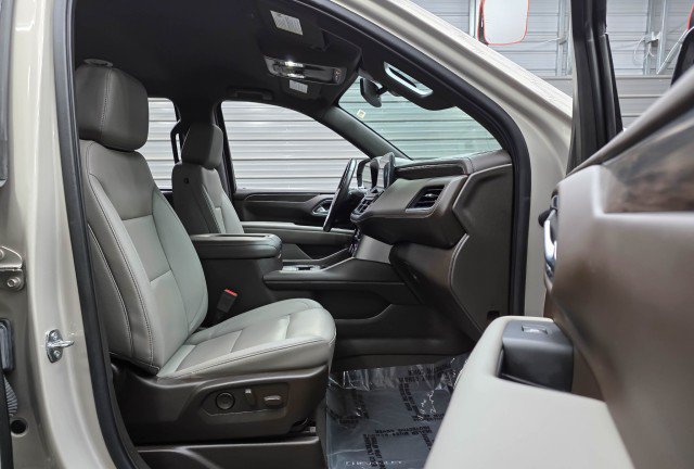 Used 2022 Chevrolet Tahoe LT w/ Luxury Package AWD/4WD image 16