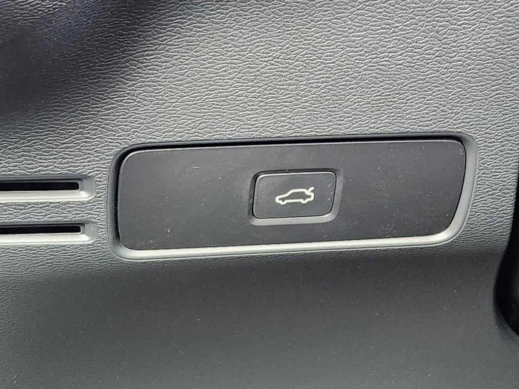 New 2025 Volvo XC40 B5 Plus w/ Protection Package Premier image 11