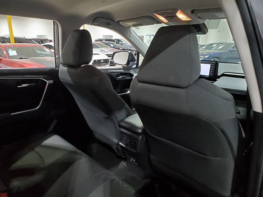 Used 2020 Toyota RAV4 XLE AWD/4WD image 19