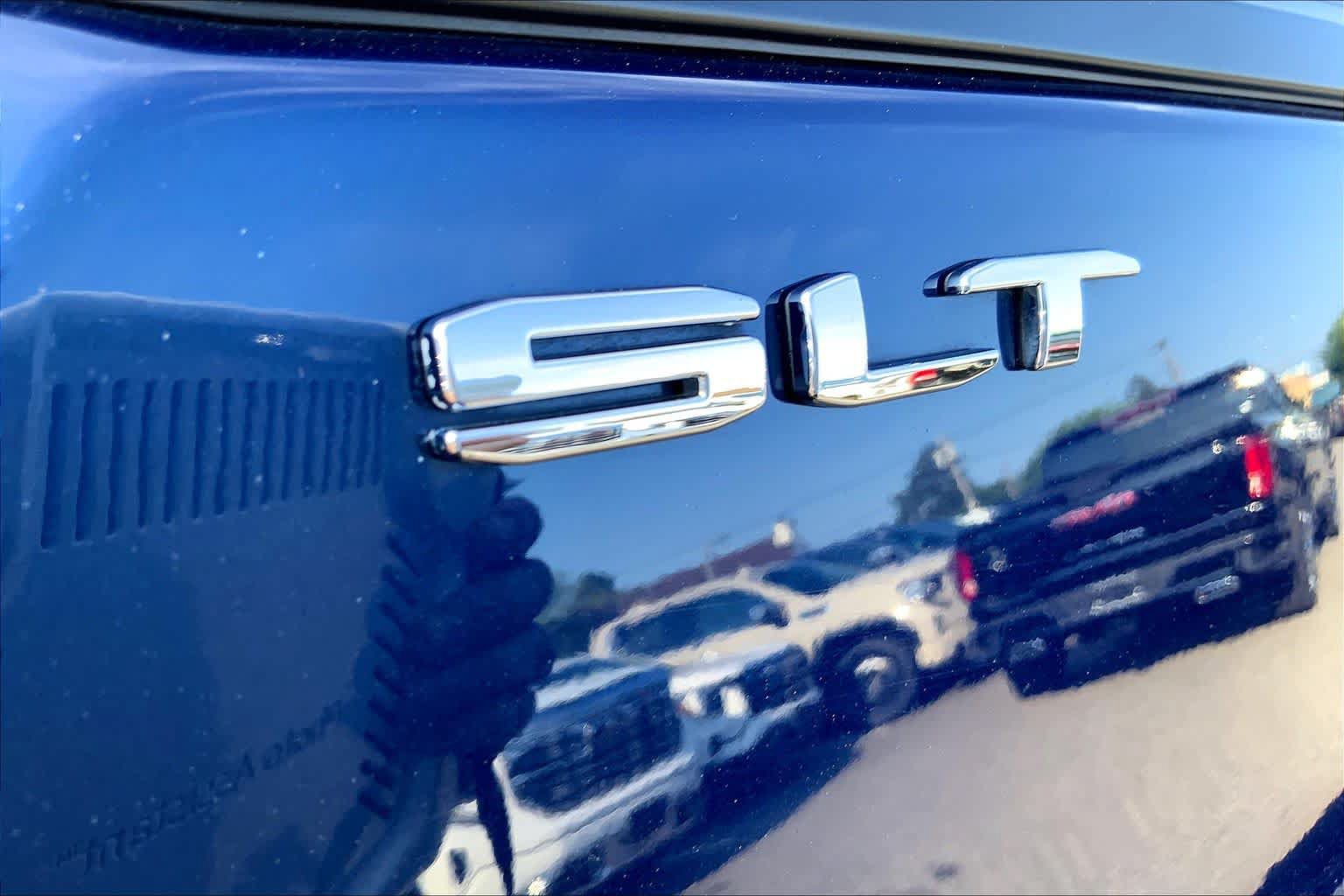 Used 2023 GMC Terrain SLT w/ Tech Package AWD/4WD image 9