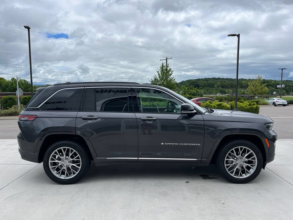 Used 2025 Jeep Grand Cherokee Summit AWD/4WD image 23