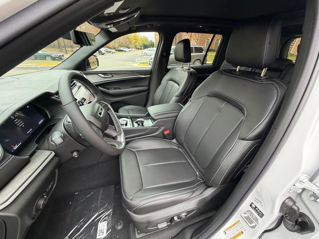New 2025 Jeep Grand Cherokee Limited w/ Luxury Tech Group II AWD/4WD image 14