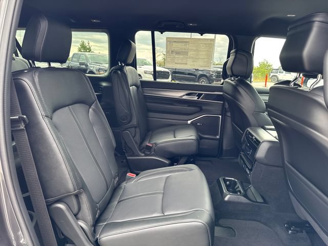 New 2026 Jeep Grand Wagoneer L Limited w/ Convenience Group I AWD/4WD image 34