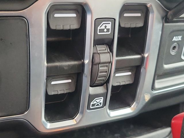 Used 2025 Jeep Wrangler Unlimited Sahara AWD/4WD image 19