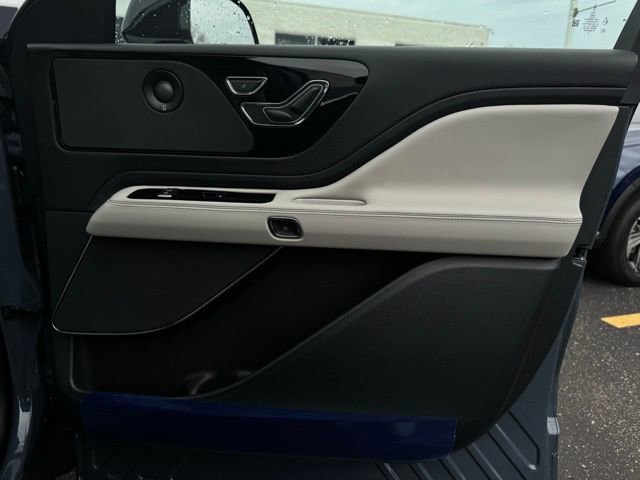 New 2026 Lincoln Aviator AWD image 16