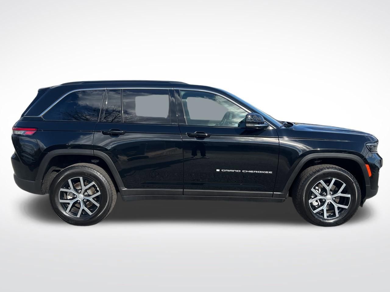 Used 2025 Jeep Grand Cherokee Limited image 7