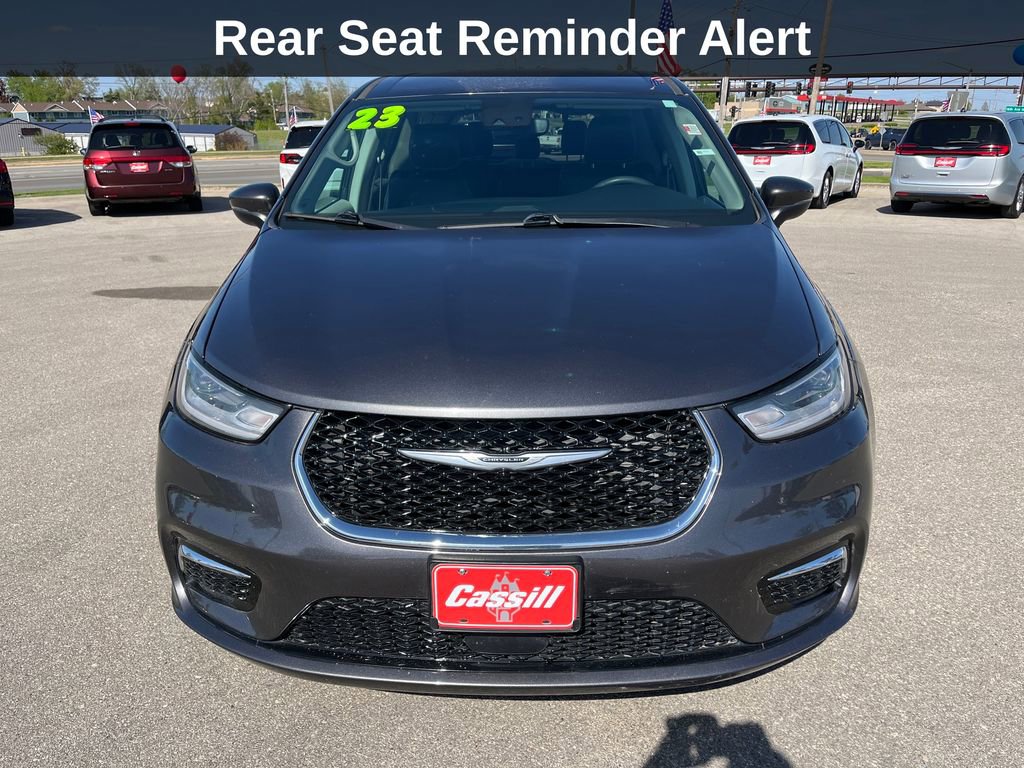 Used 2023 Chrysler Pacifica Touring-L FWD image 10