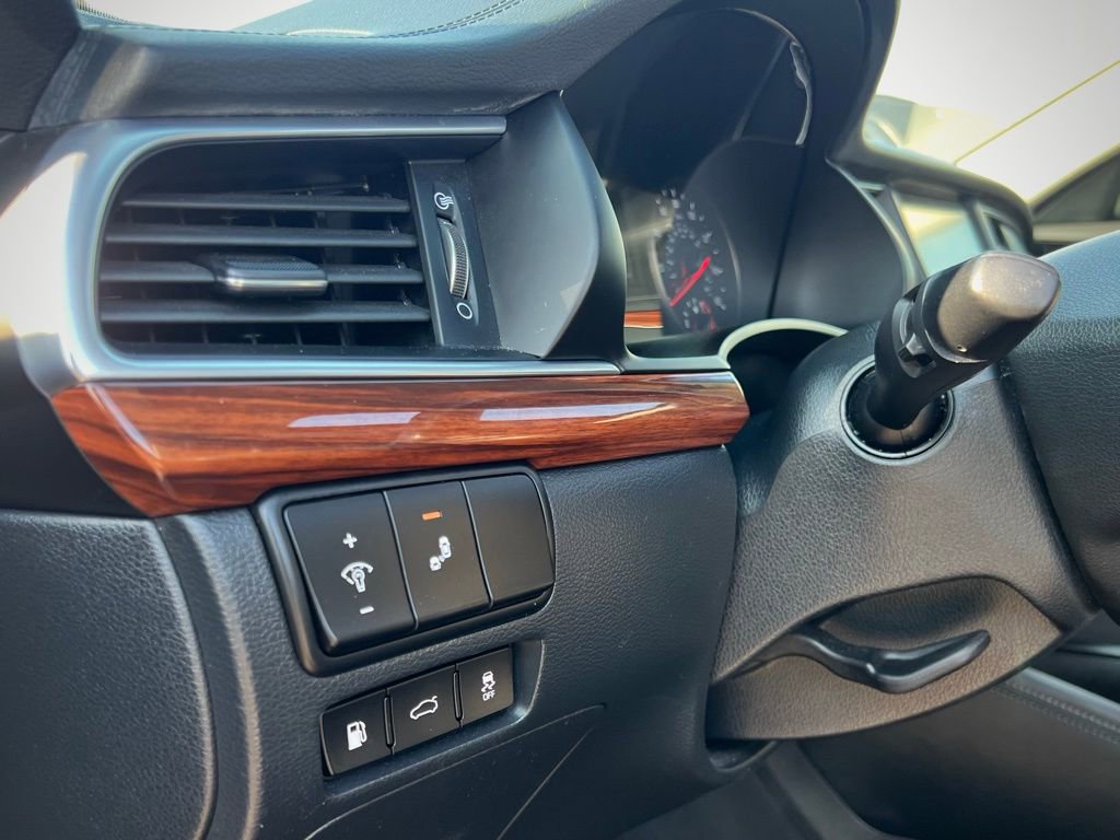 Used 2017 Kia Cadenza Premium w/ Luxury Package image 37