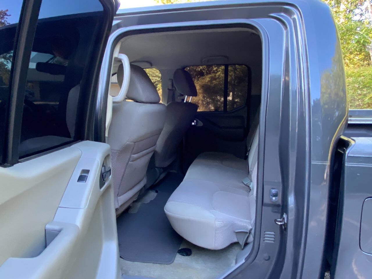 Used 2015 Nissan Frontier SV w/ SV Value Truck Package AWD/4WD image 34