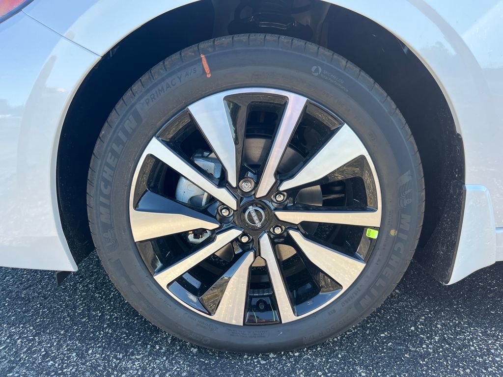 New 2025 Nissan Sentra SV w/ SV Premium Package image 9