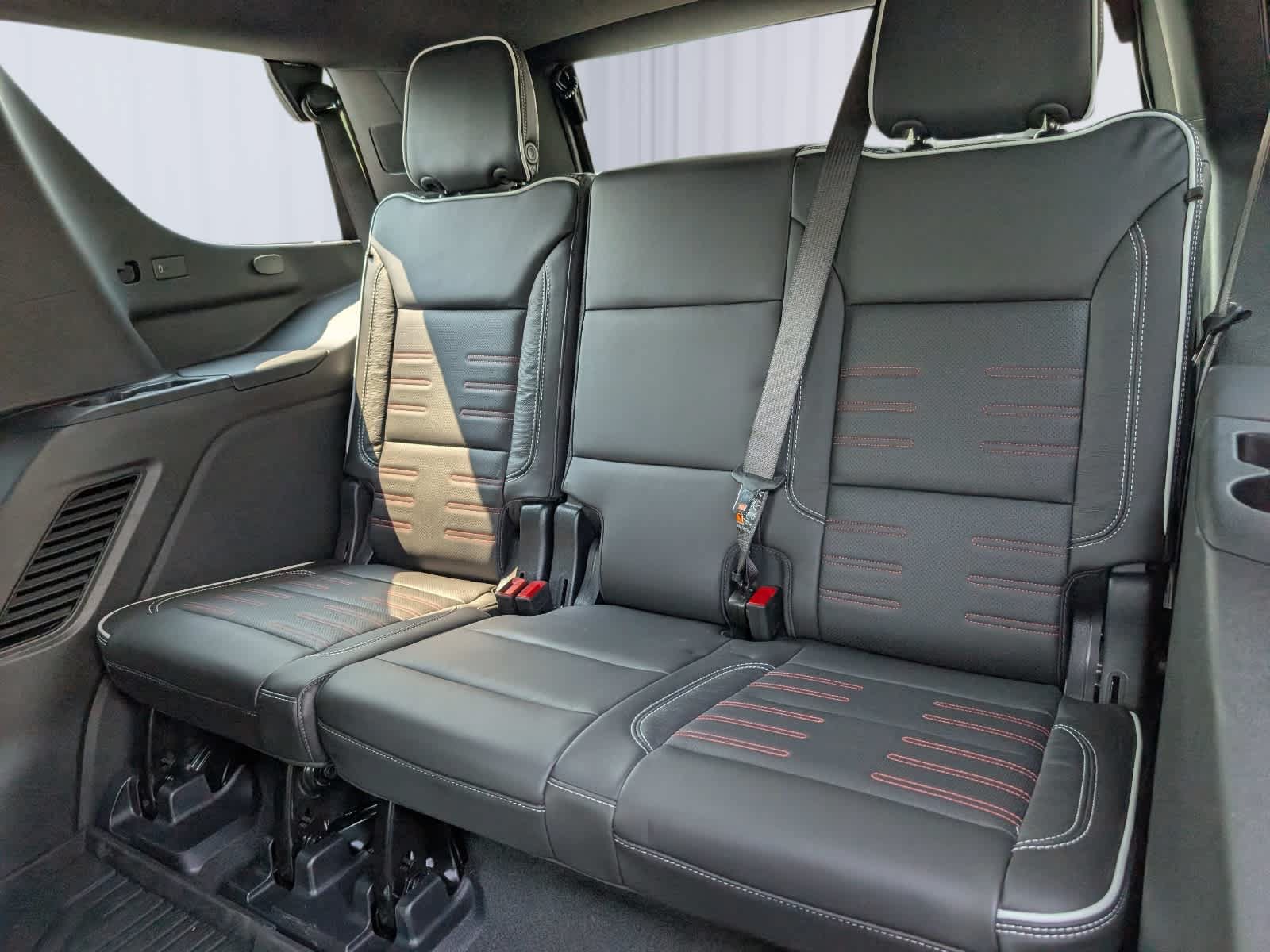 Used 2025 GMC Yukon AT4 Ultimate AWD/4WD image 19