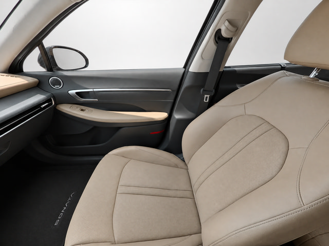 Certified 2025 Hyundai Sonata Limited FWD image 17