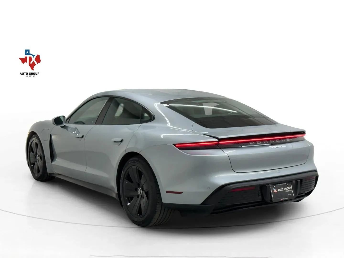 Used 2021 Porsche Taycan image 3