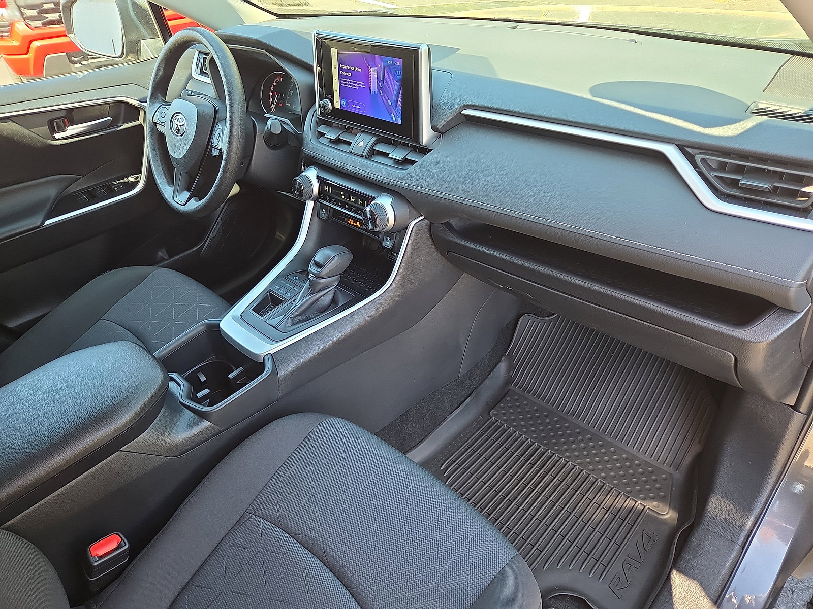 Used 2025 Toyota RAV4 XLE w/ Convenience Package image 18