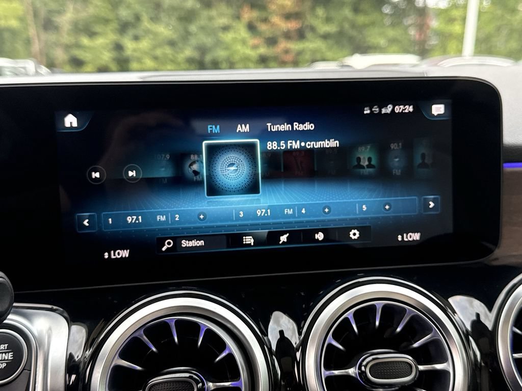 Used 2022 Mercedes-Benz GLB 250 4MATIC w/ Premium Package Lite image 12