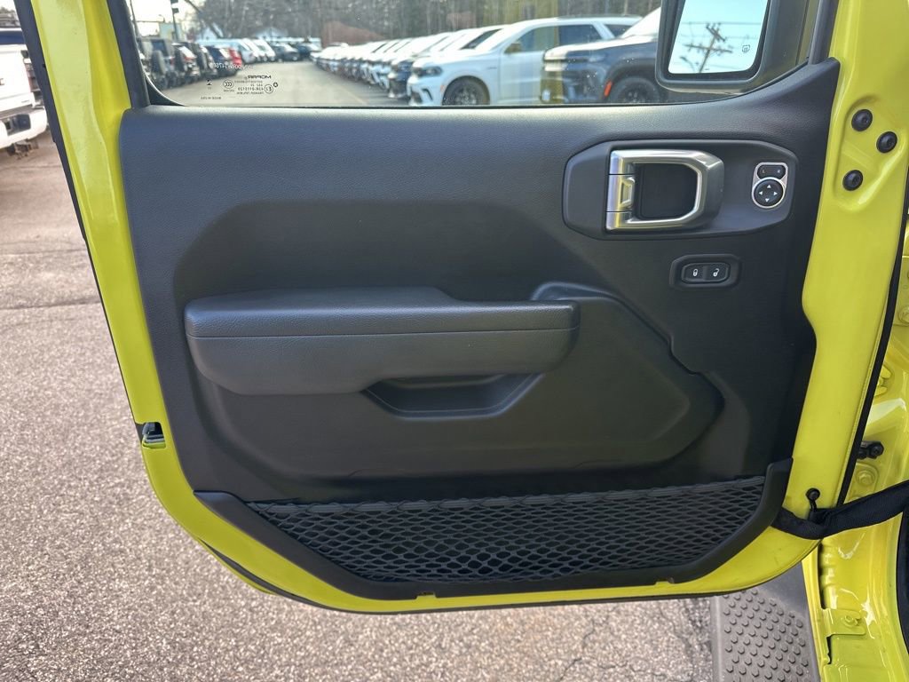 Used 2024 Jeep Wrangler Unlimited AWD/4WD image 16