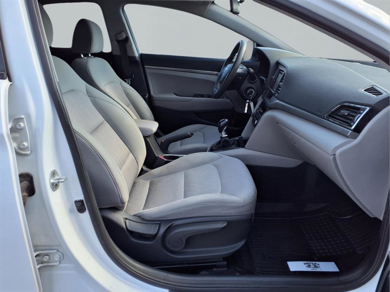 Used 2017 Hyundai Elantra SE image 14