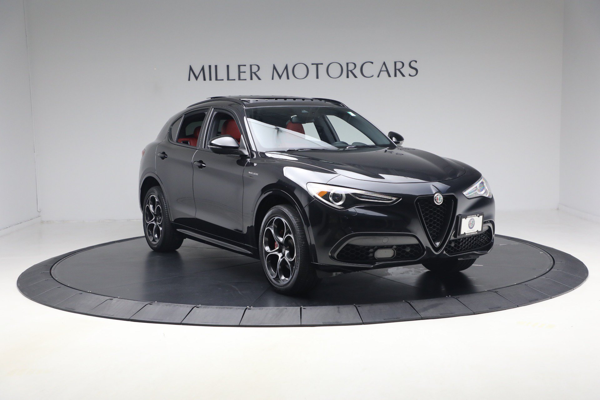 Used 2023 Alfa Romeo Stelvio Veloce AWD/4WD image 11