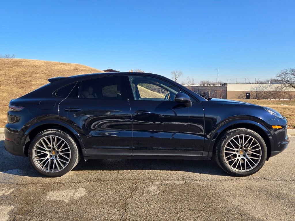 Certified 2023 Porsche Cayenne Platinum Edition image 8