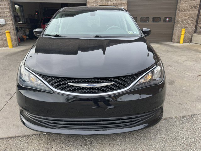 Used 2017 Chrysler Pacifica Touring image 8