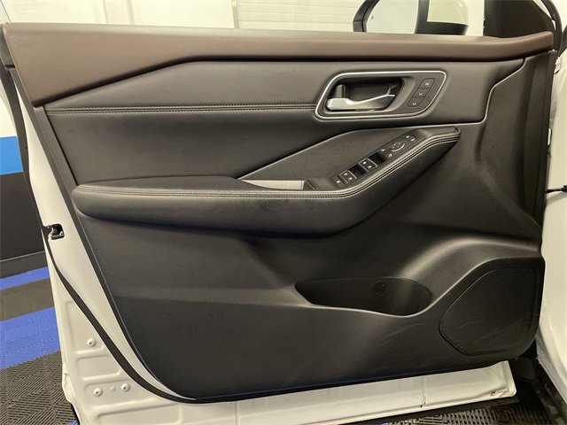 Used 2021 Nissan Rogue SL w/ Premium Package image 13