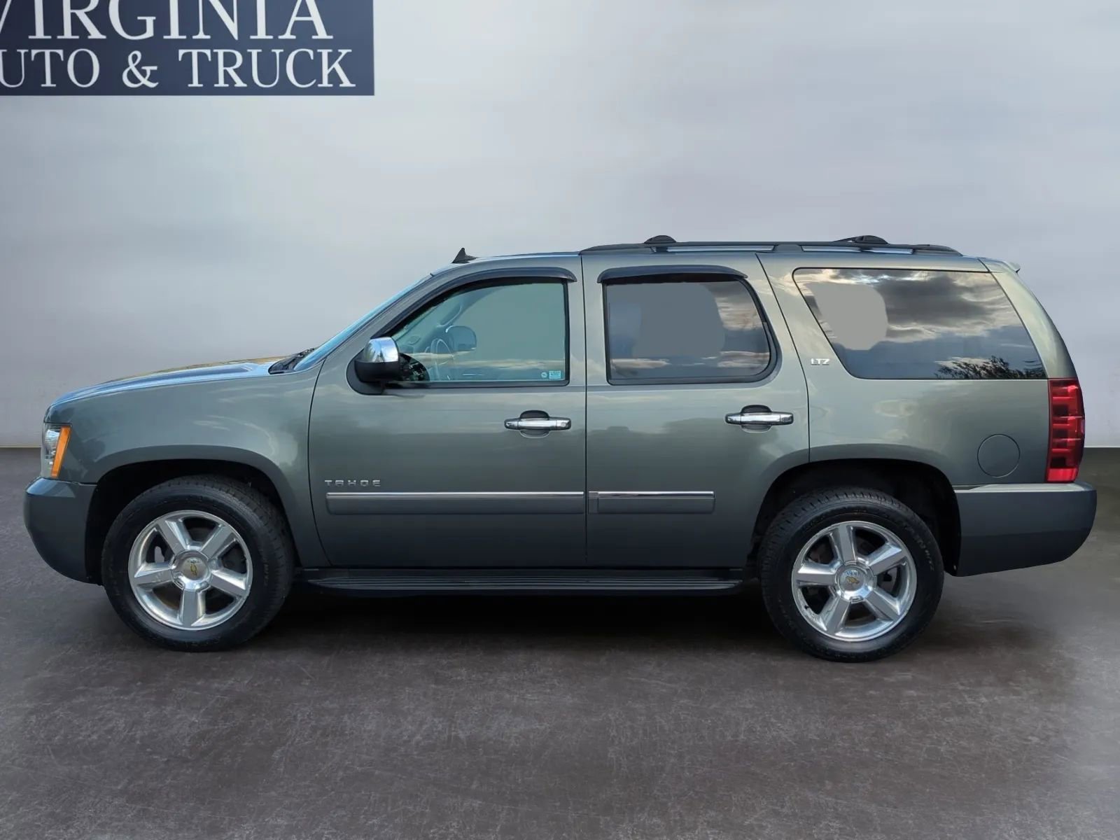 Used 2011 Chevrolet Tahoe LTZ RWD image 2