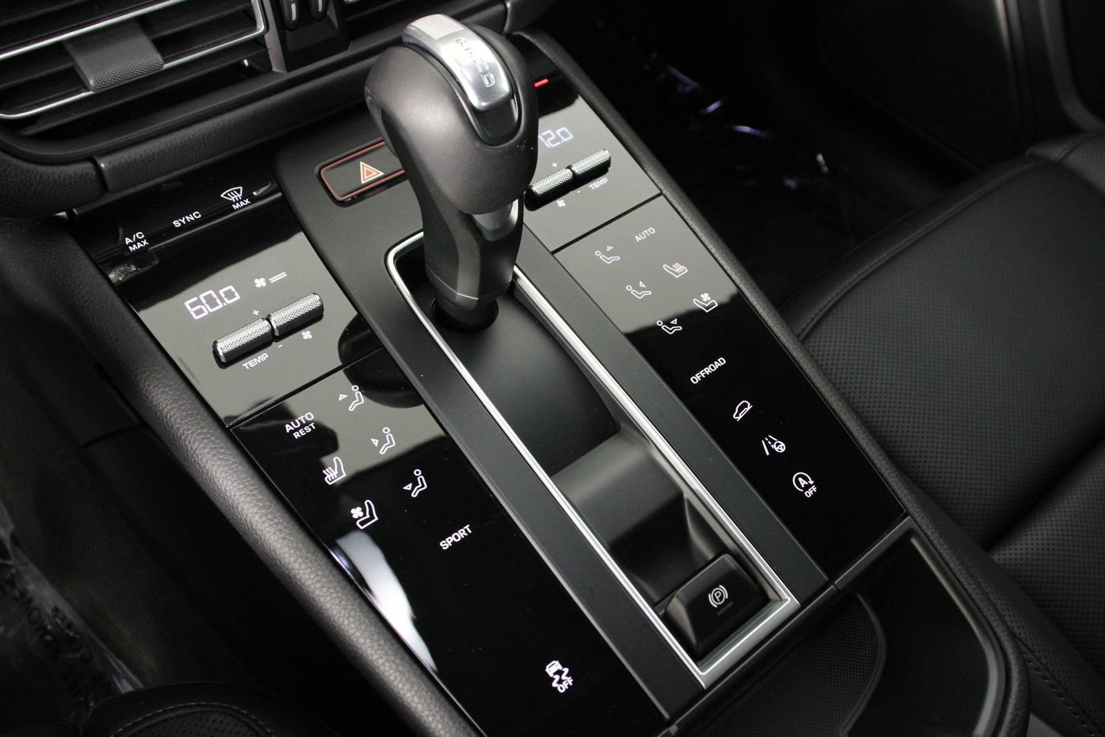 Certified 2026 Porsche Macan AWD/4WD image 18
