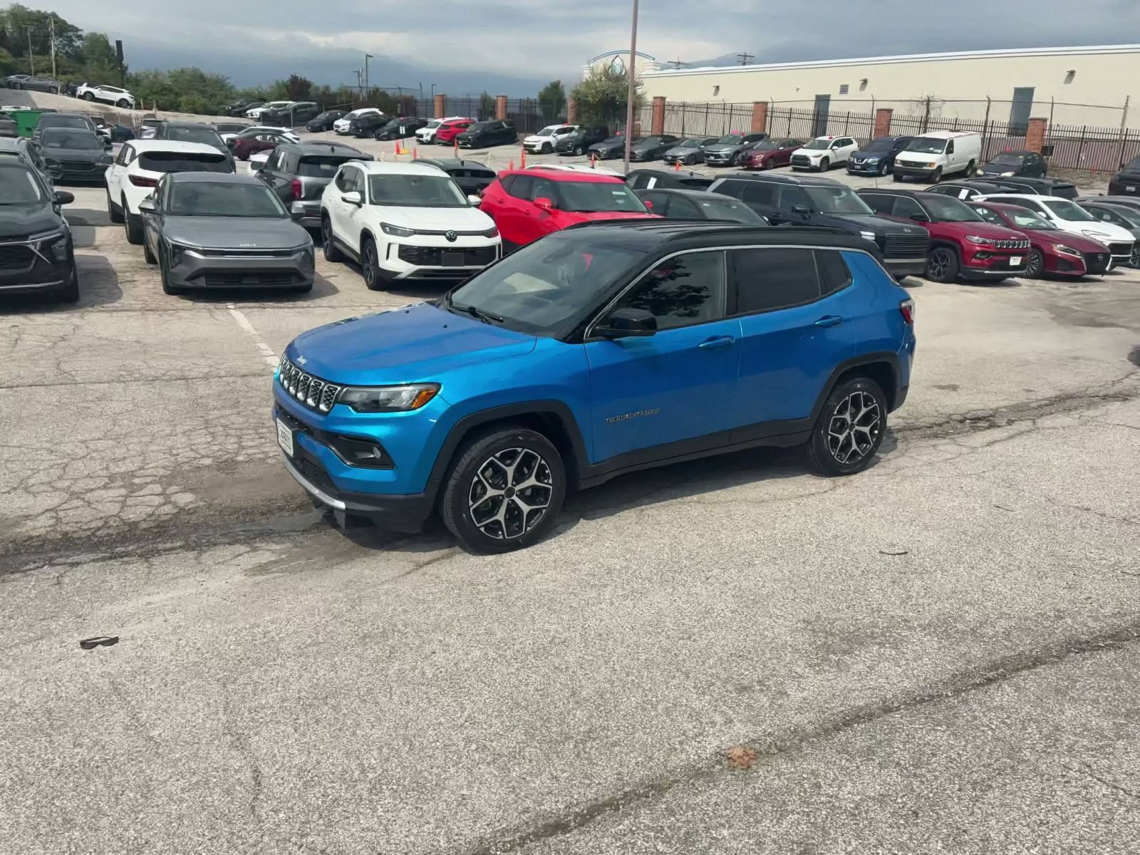 Used 2025 Jeep Compass Limited AWD/4WD image 7