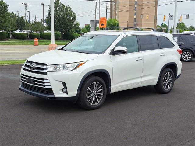 Used 2018 Toyota Highlander XLE image 1