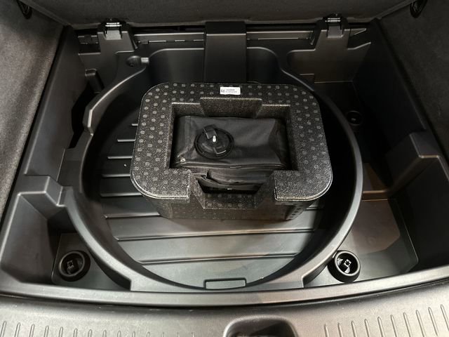 Used 2023 Cadillac XT4 Luxury w/ Cold Weather Package image 30