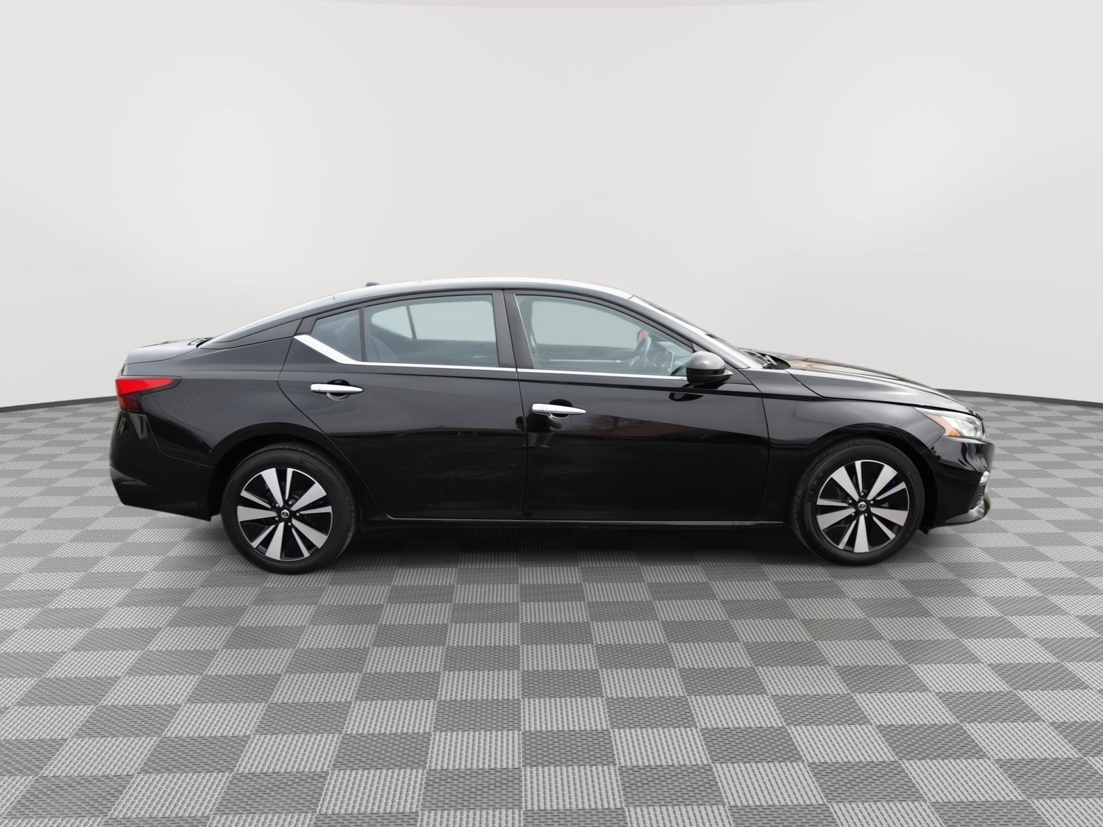 Used 2021 Nissan Altima 2.5 SV image 4