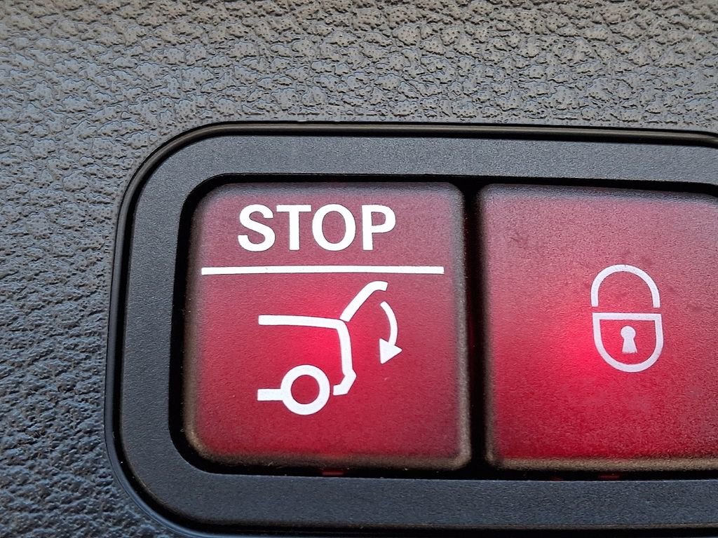 Used 2024 Mercedes-Benz GLS 450 4MATIC image 29