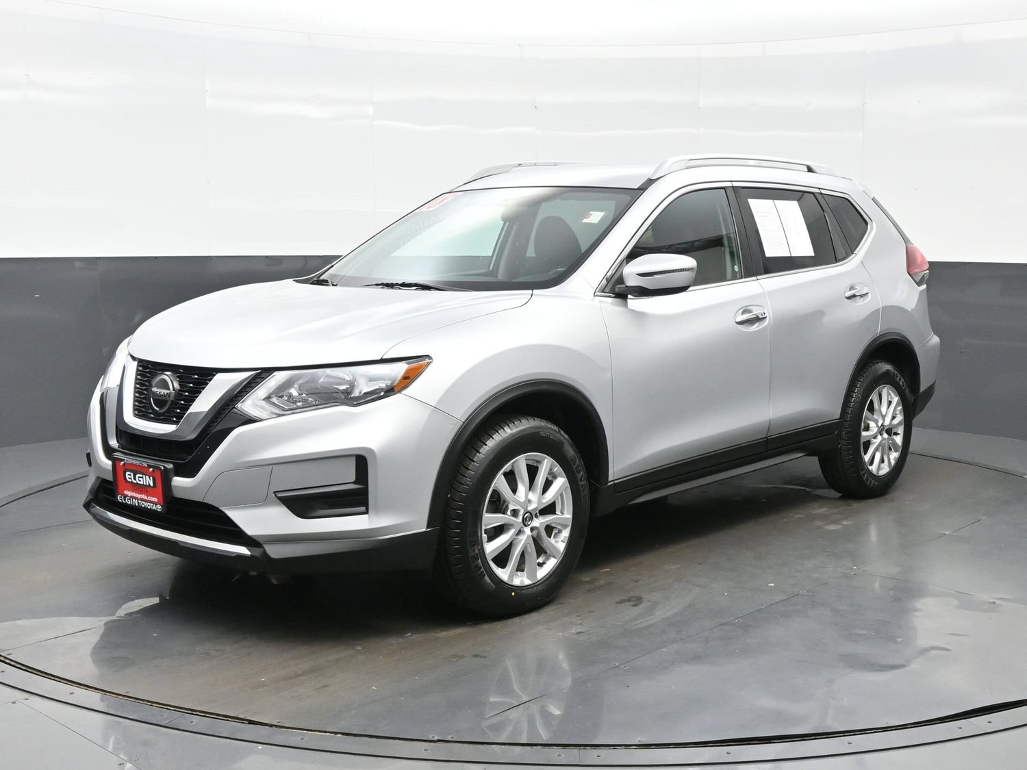 Used 2018 Nissan Rogue SV AWD/4WD image 2