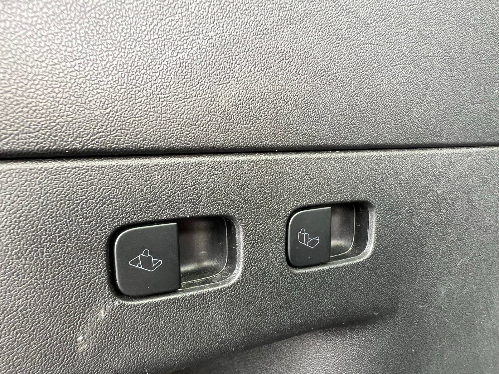 Used 2023 Tesla Model Y Long Range AWD/4WD image 22