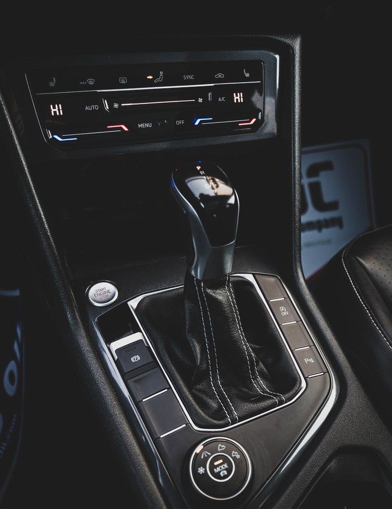 Used 2022 Volkswagen Tiguan SE R-Line image 16