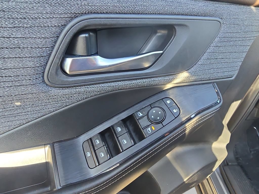 Used 2023 Nissan Rogue SV AWD/4WD image 24