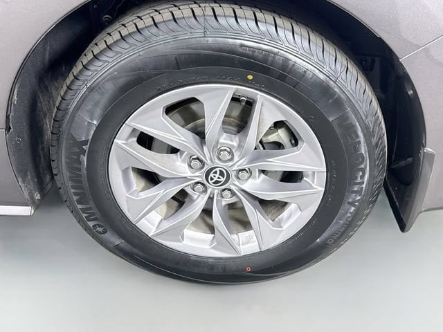 Certified 2022 Toyota Sienna XLE FWD image 34