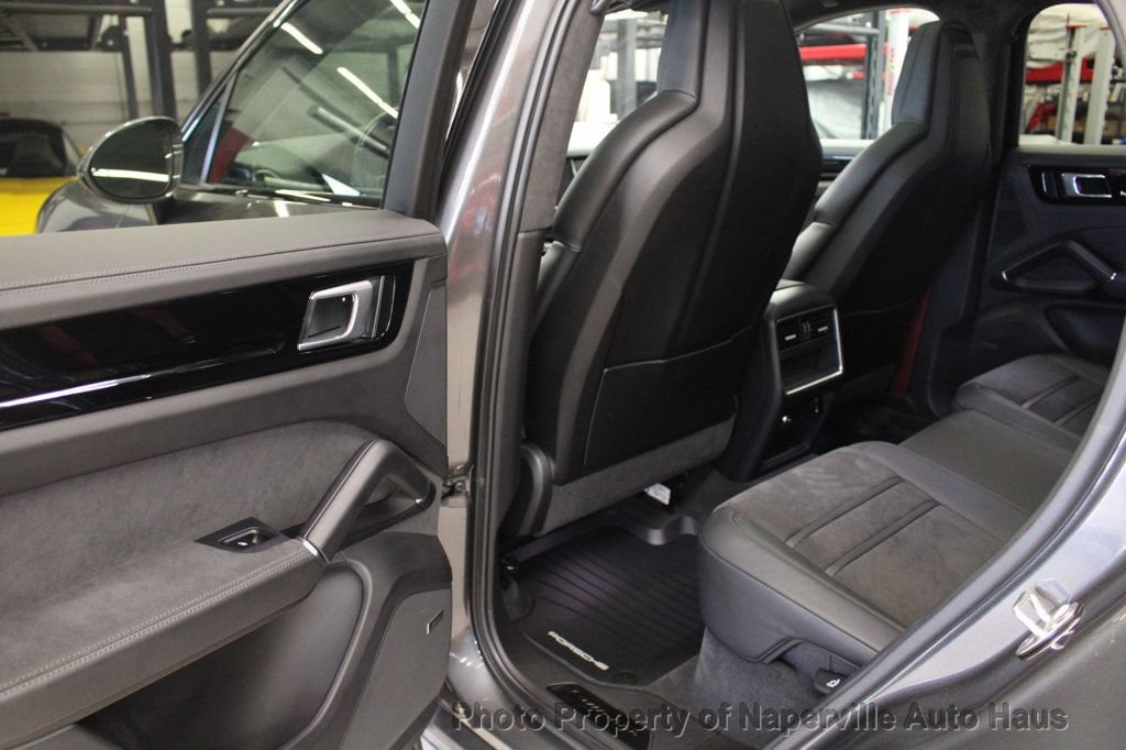 Used 2023 Porsche Cayenne GTS w/ Premium Package AWD/4WD image 31