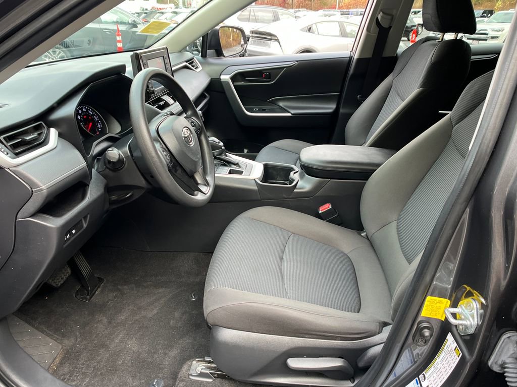 Used 2022 Toyota RAV4 LE image 9