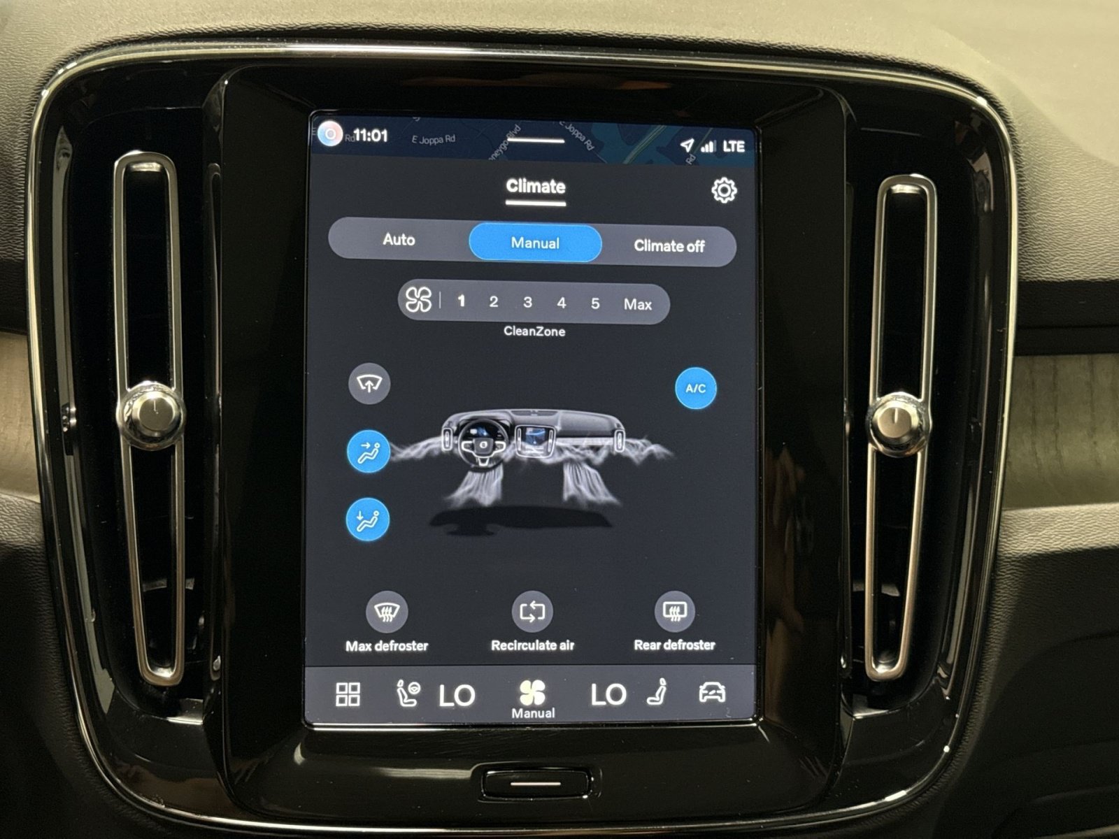 Certified 2023 Volvo XC40 B5 Plus w/ Protection Package Premier AWD/4WD image 29