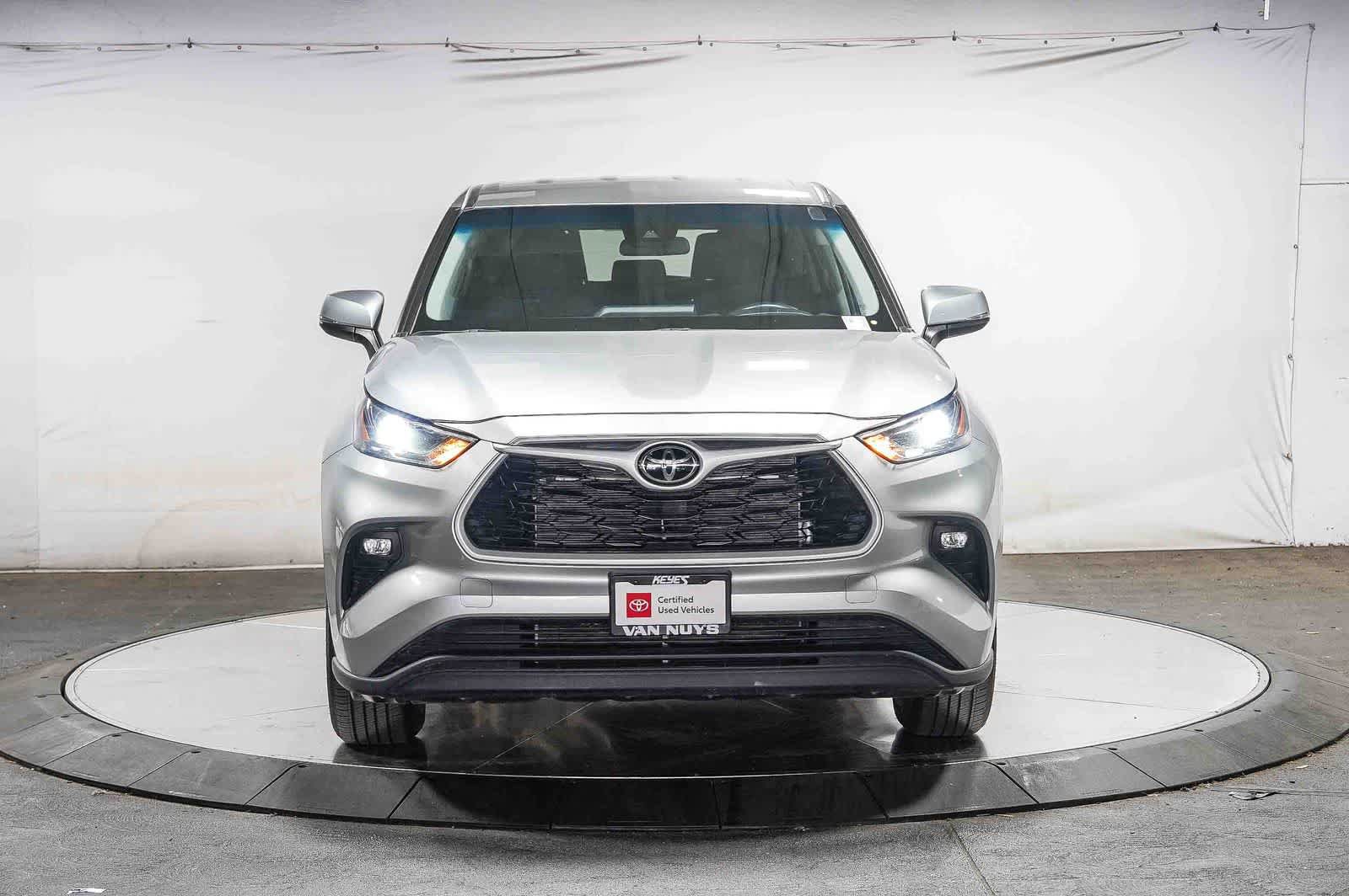 Used 2025 Toyota Highlander LE FWD image 6