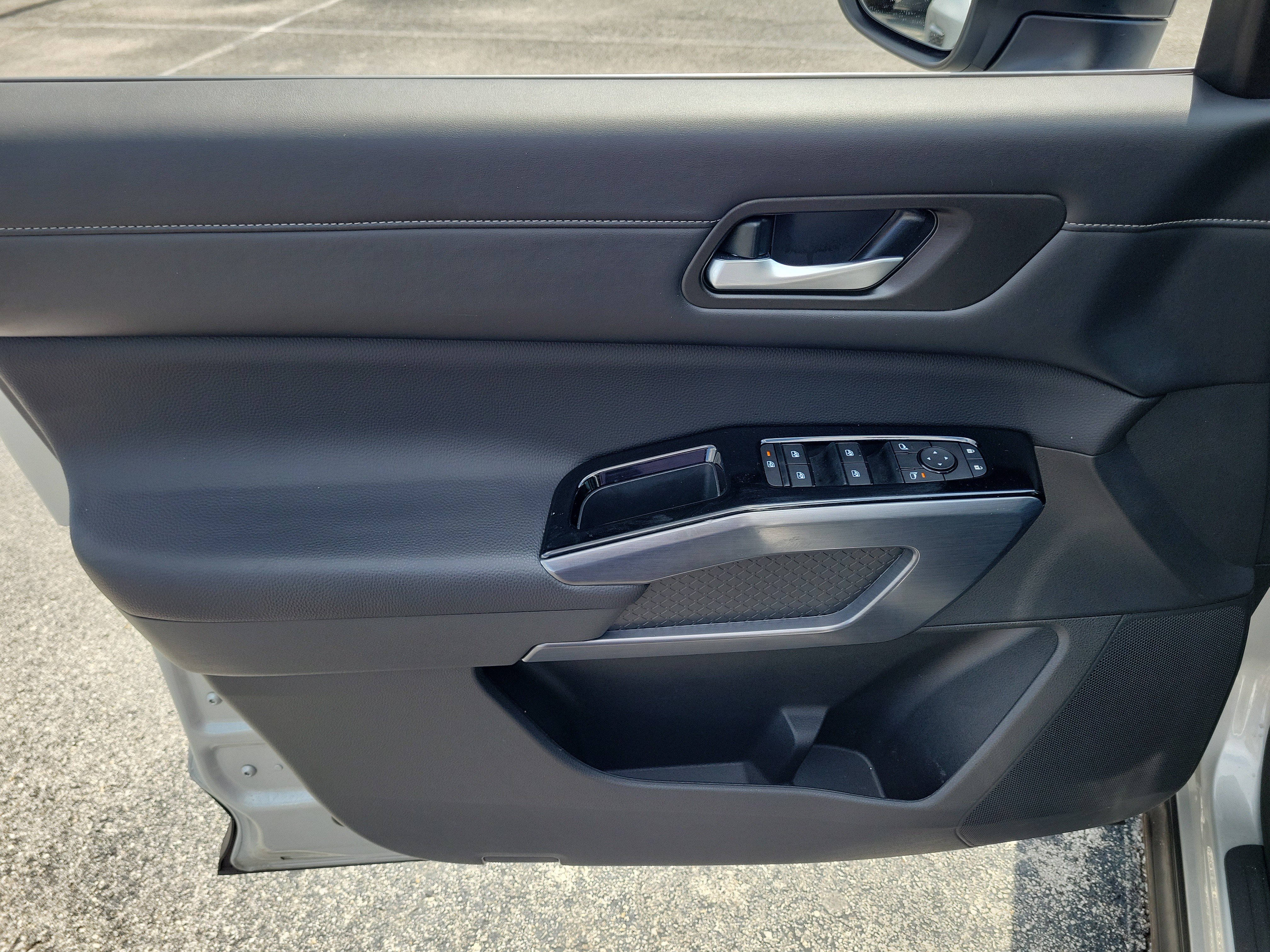 Certified 2025 Nissan Pathfinder SL AWD/4WD image 11