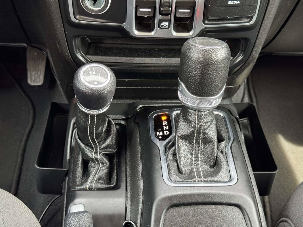 Used 2023 Jeep Gladiator Overland AWD/4WD image 6